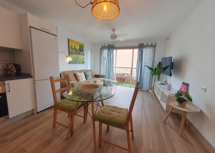 Apartment Center - Close To The ! *